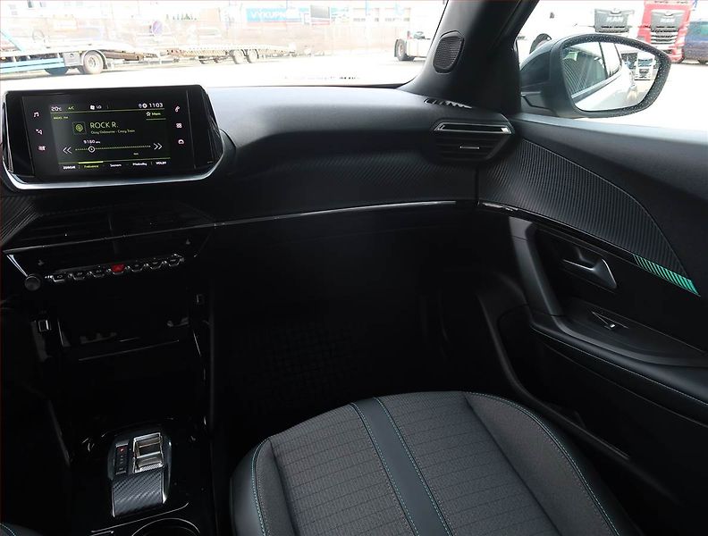 Peugeot 2008 (2023) Allure 1.2 PureTech, Automat - fotka 8 z 17