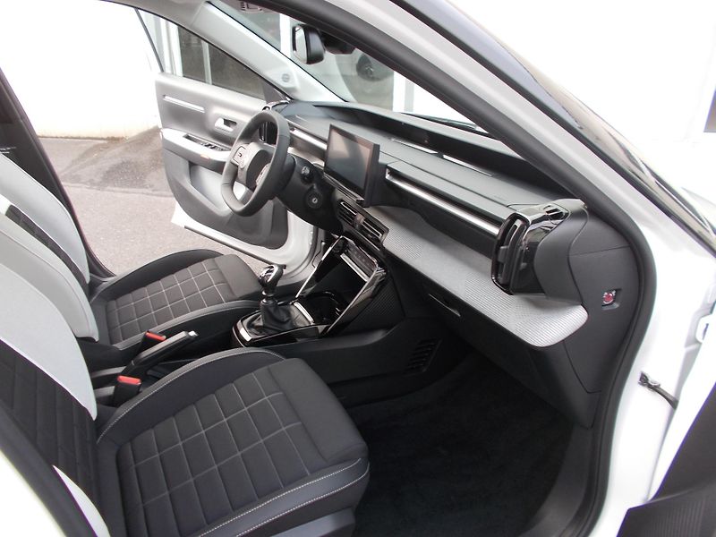 Citroën C3 (2026) MAX Turbo 100k Manual - fotka 9 z 15
