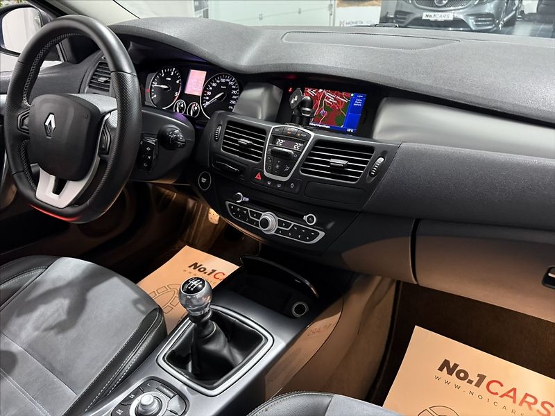 Renault Laguna 2,0   DCi GT 4CONTROL BI-XEN - fotka 20 z 42