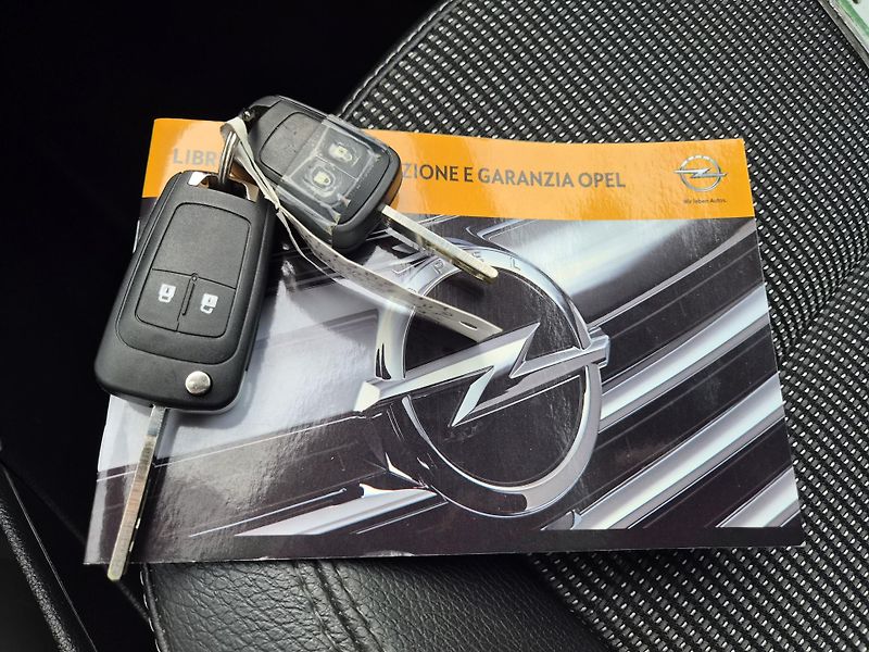 Opel Astra (2013) 1,4T COSMO - fotka 11 z 13