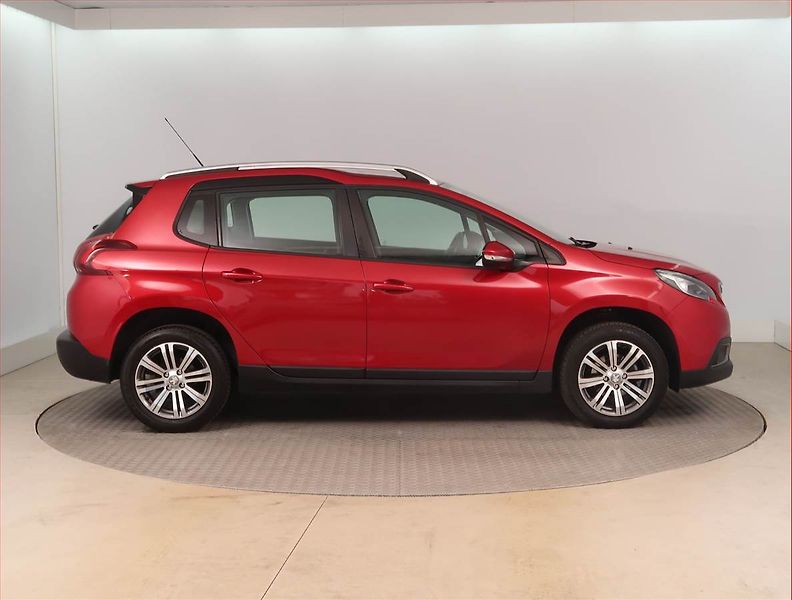 Peugeot 2008 (2018) 1.2 PureTech, ČR,1.maj - fotka 6 z 15