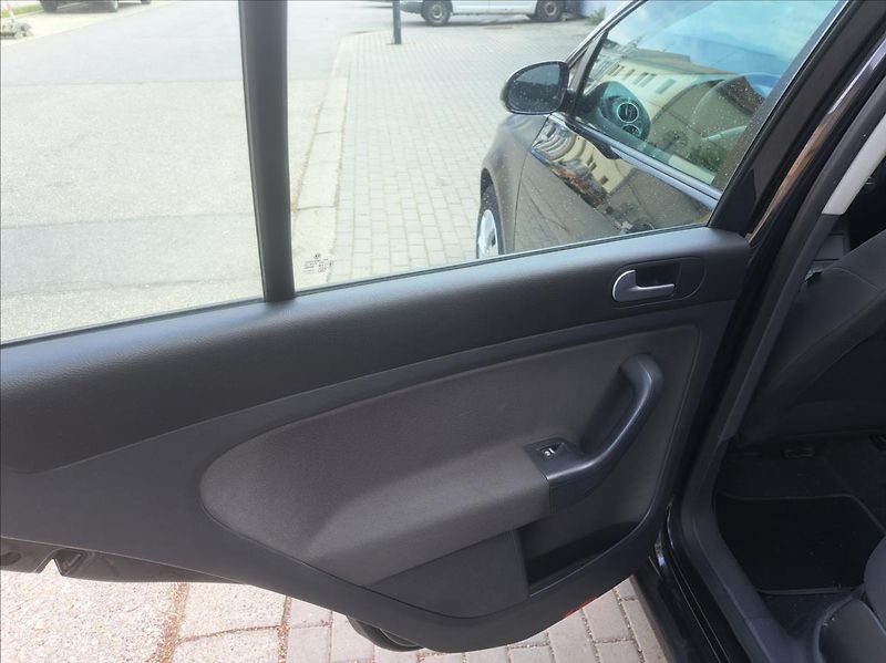 Volkswagen Golf Plus 1,6 FSI - fotka 29 z 36