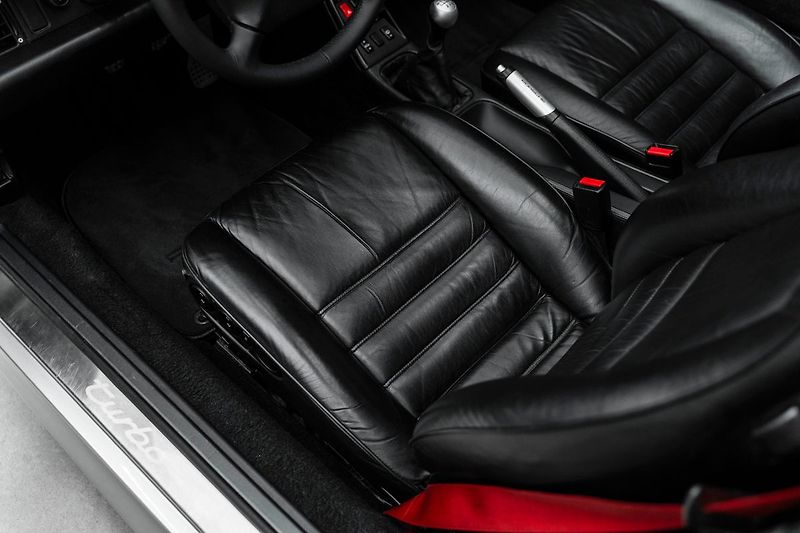 Porsche 911 Turbo - fotka 10 z 35