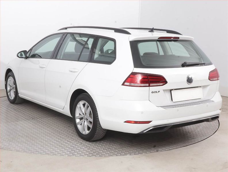 Volkswagen Golf (2019) 2.0 TDI, Navi, Tempomat - fotka 4 z 16