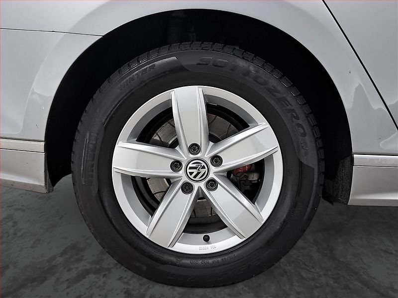 Volkswagen Passat (2019) 2.0 TDI, Kůže, Tempomat - fotka 14 z 23