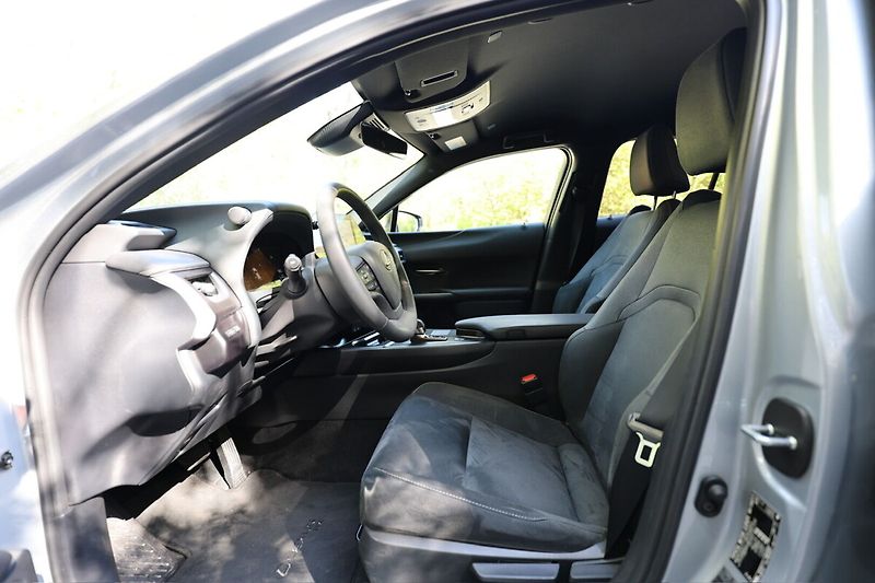 Lexus UX 300h 300H 2,0 HEV BUSINESS TECH - fotka 9 z 28