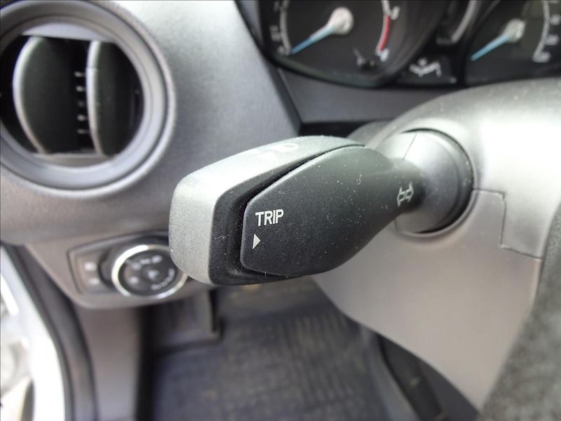 Ford Tourneo Courier 1.5 TDCI - fotka 37 z 44