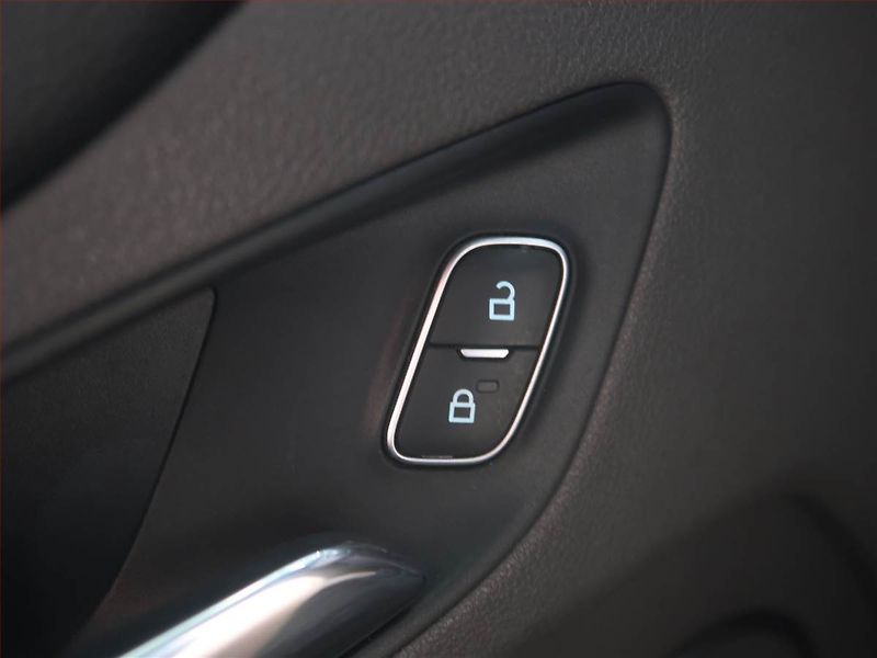 Ford Tourneo Custom (2018) Titanium 2.0 EcoBlue, ČR - fotka 19 z 20