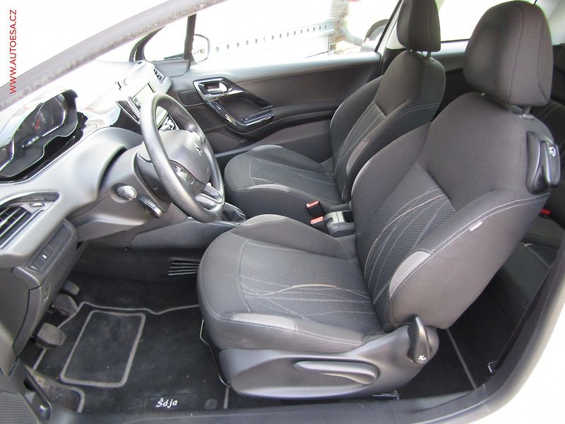 Peugeot 208 (2012) 1.2 VTi, AC, temp - fotka 9 z 17