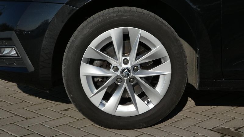 Škoda Octavia 2,0 TDI Style DSG 4X4 110 kW - fotka 27 z 28