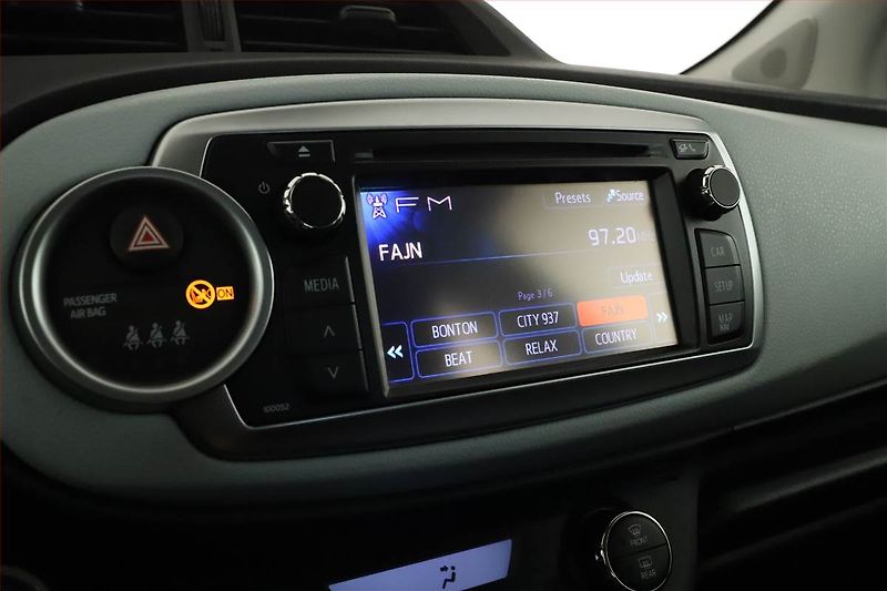 Toyota Yaris (2012) 1.5 Hybrid, Automat, Tempomat - fotka 11 z 14