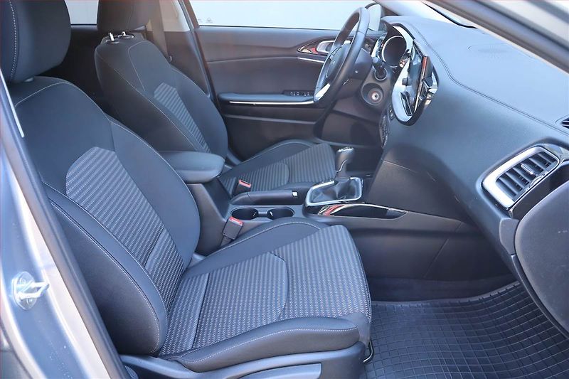 Kia Ceed (2022) Gold 1.5 T-GDI, Serv.kniha - fotka 9 z 23