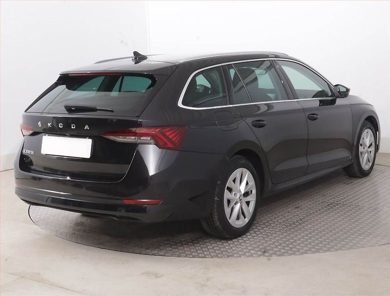Škoda Octavia (2022) 2.0 TDI, Serv.kniha, Kůže - fotka 5 z 15
