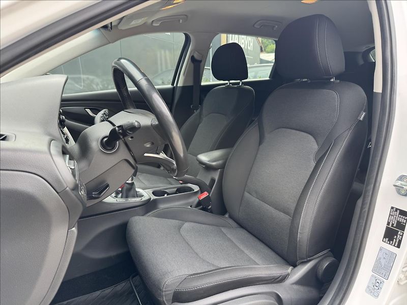Hyundai i30 1,6 CRDI Smart ČR DPH - fotka 12 z 31