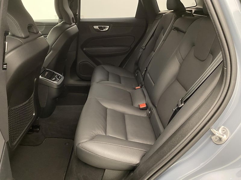 Volvo XC60 B4 AWD DARK PLUS AUT  - fotka 5 z 53