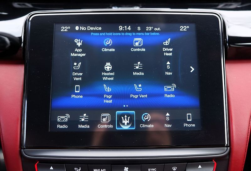 Maserati Quattroporte S Q4 3.0i V6/410 PS/automat/B& - fotka 39 z 50