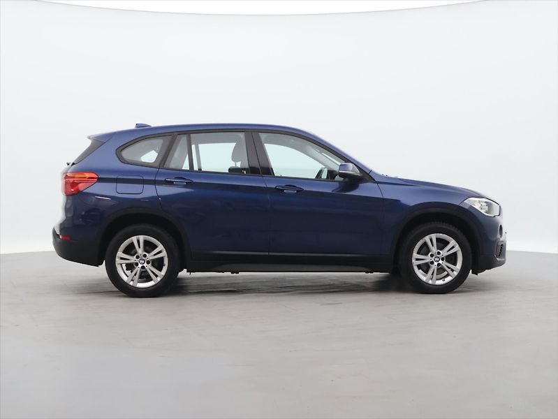 BMW X1 1,5 18i sDrive Advantage - fotka 8 z 32