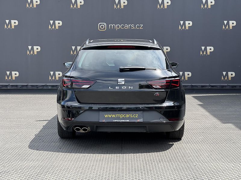 Seat Leon (2018) 1.5TSi MAN FR Virtual PANO RZV - fotka 8 z 52