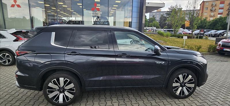 Mitsubishi Outlander 2,4 PHEV 4x4  INSTYLE - fotka 3 z 19