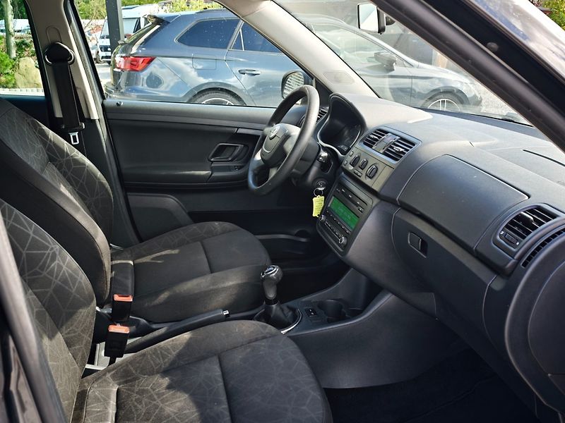 Škoda Fabia (2012) 1,2 TSI 63 KW Ambiente - fotka 15 z 30