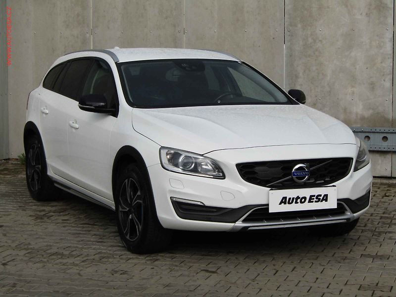 Volvo V60 (2017) 2.0 T5 4x4, ČR, Cross - fotka 1 z 18