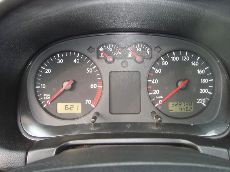Volkswagen Golf (2000) 1,4 - fotka 11 z 13