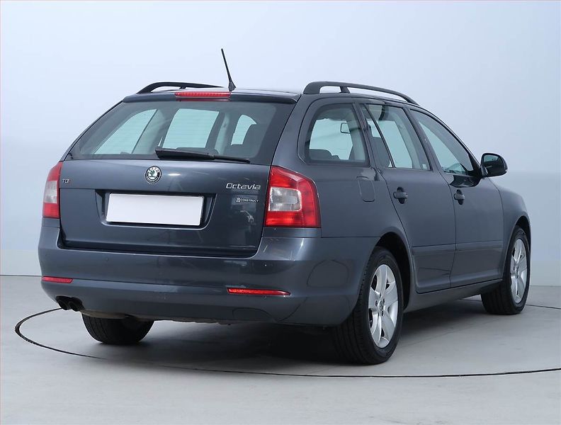 Škoda Octavia (2010) 2.0 TDI, Serv.kniha, Tempomat - fotka 5 z 17