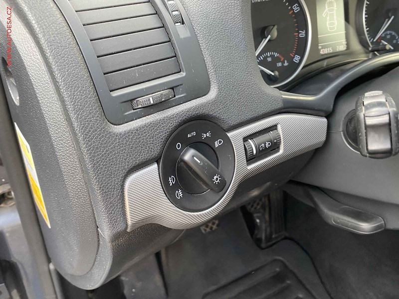 Škoda Octavia (2009) 1.4 TSi, Elegance - fotka 15 z 16