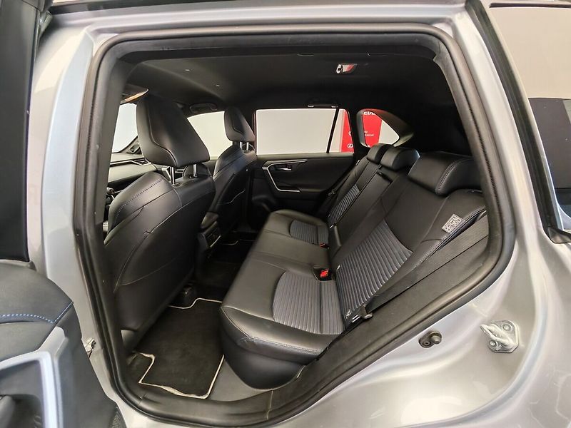 Toyota RAV4 2.5 Hybrid Selection 4WD - fotka 23 z 38