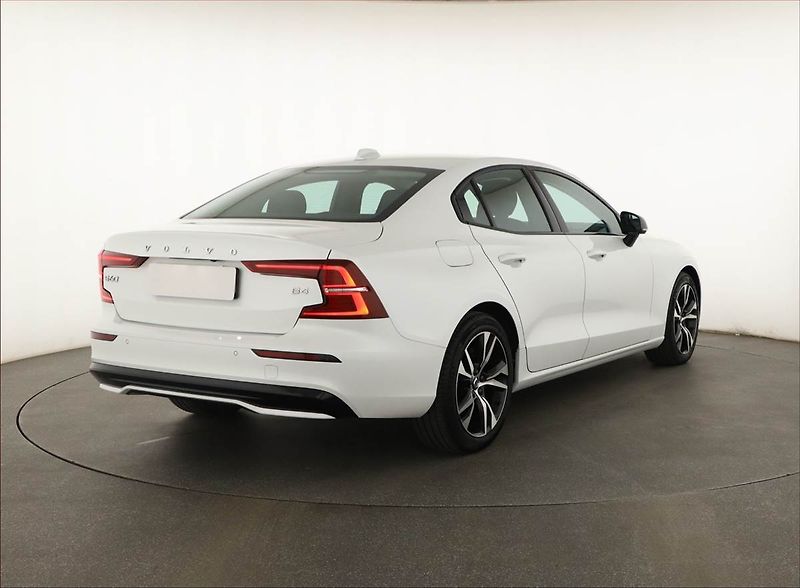 Volvo S60 (2023) B4 - fotka 5 z 20
