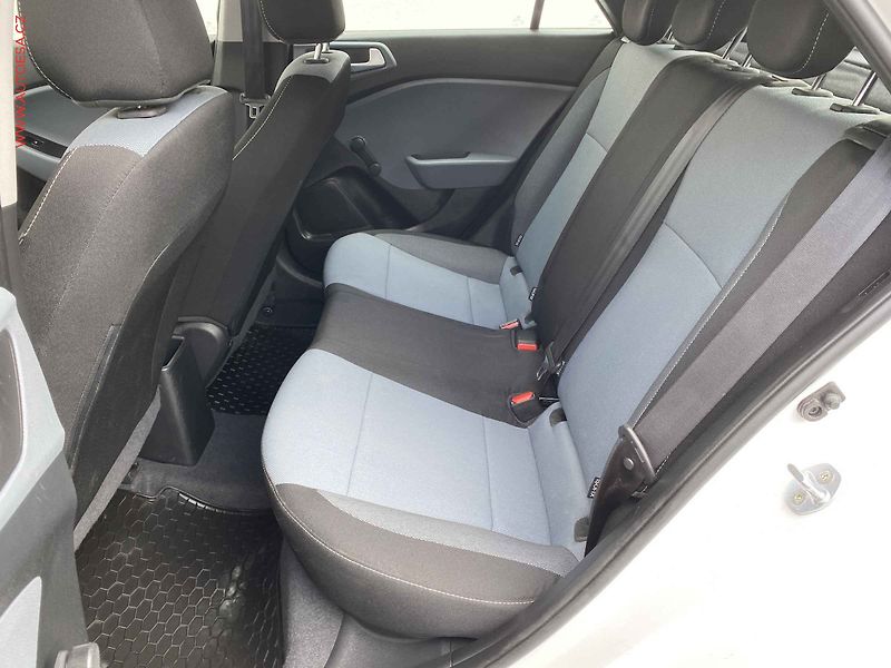 Hyundai i20 (2017) 1.2i, 2.maj,ČR, Family+ - fotka 10 z 16