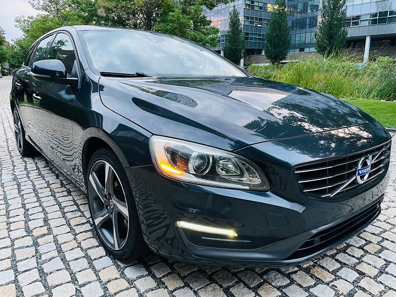 Volvo V60 2.0D3 5V AUT VÝHŘEV SERVISKA - fotka 8 z 47