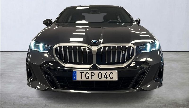 BMW i5 xDrive40 M-Sport Kam Ambient - fotka 5 z 18