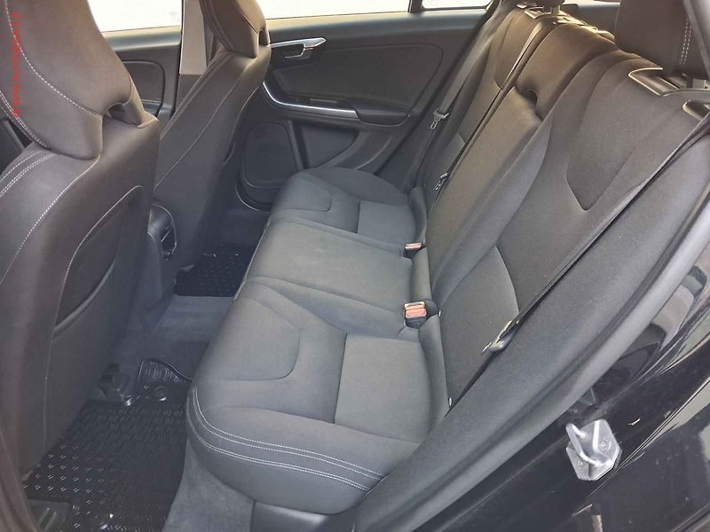 Volvo V60 (2014) 2.0 D3, AC, navi, park.asist - fotka 10 z 16