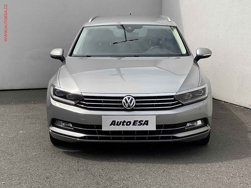 Volkswagen Passat (2015) 2.0TDI, LED, navi - fotka 2 z 18
