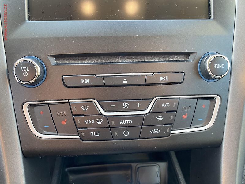 Ford Mondeo (2015) 2.0TDCi 4x4, ČR, AT, navi - fotka 12 z 14