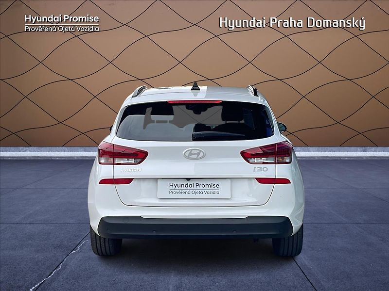 Hyundai i30 1,0   DCT,FAMILY - fotka 6 z 10