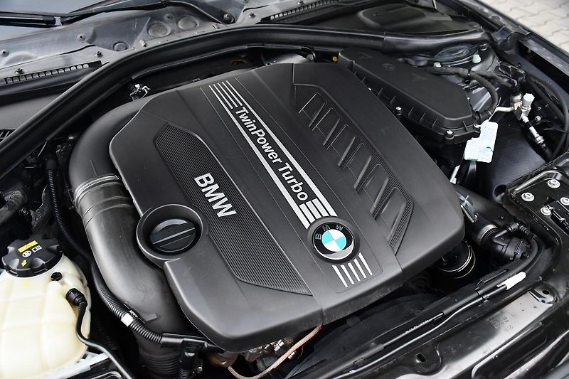 BMW Řada 3 330d xDrive MPaket SERV.KNÍŽKA - fotka 48 z 50