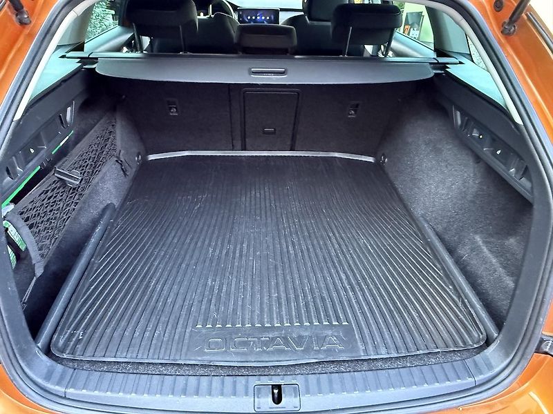 Škoda Octavia (2022) 1.4TSi iV 150kW STYLE TAŽNÉ ČR - fotka 11 z 20