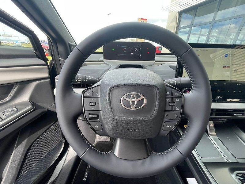 Toyota C-HR AWD 343HP AT ExecutiveVIPLight - fotka 29 z 30