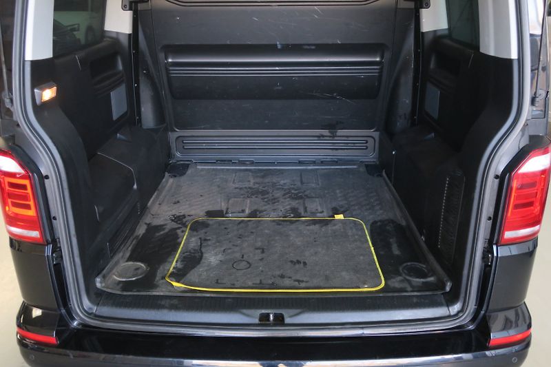 Volkswagen Caravelle (2016) T6 2.0 TDI 110kW Comfort DSG - fotka 39 z 47
