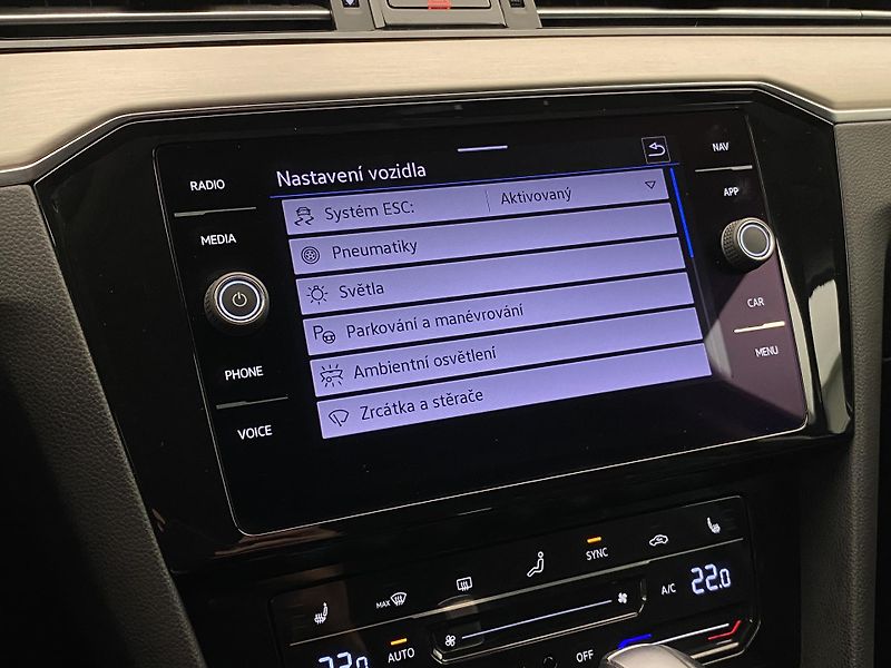 Volkswagen Passat VARIANT 2.0TDI DSG R-LINE CZ - fotka 40 z 55
