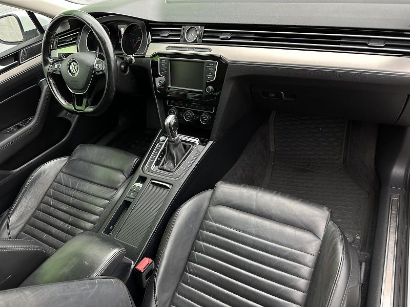 Volkswagen Passat 2.0TDi 4x4 DSG 190PS Kůže ACC - fotka 35 z 40