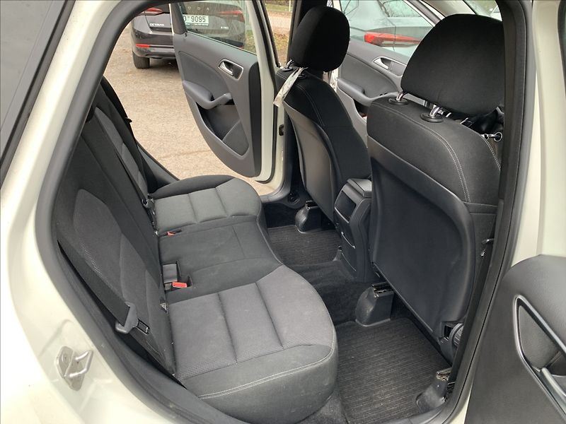 Mercedes-Benz Třídy B 1,6 B180 ČR - fotka 16 z 17