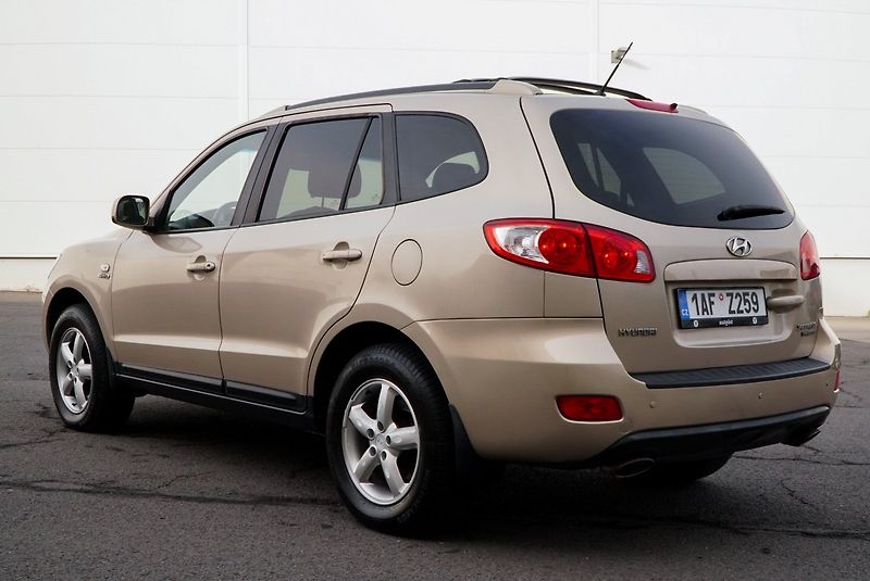Hyundai Santa Fe (2009) 2.2 CRDI 4X4 7 MÍST PREMIUM - fotka 9 z 21
