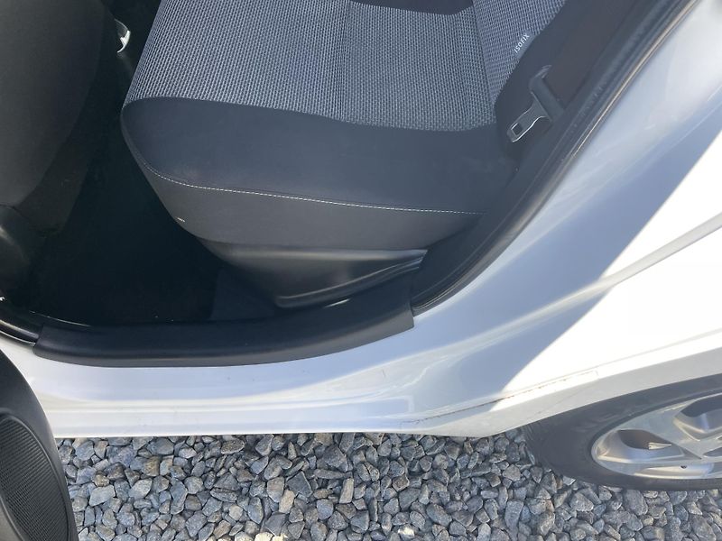 Toyota Yaris 1.5i 16v HYBRID 142TKM TOP 1A! - fotka 100 z 169