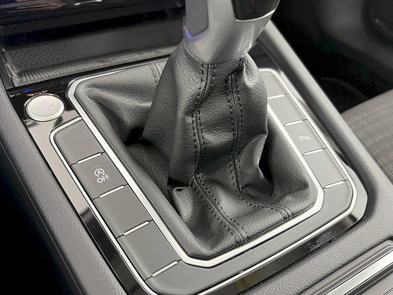 Volkswagen Passat (2022) Business 2.0 TDI 110kW - fotka 23 z 33
