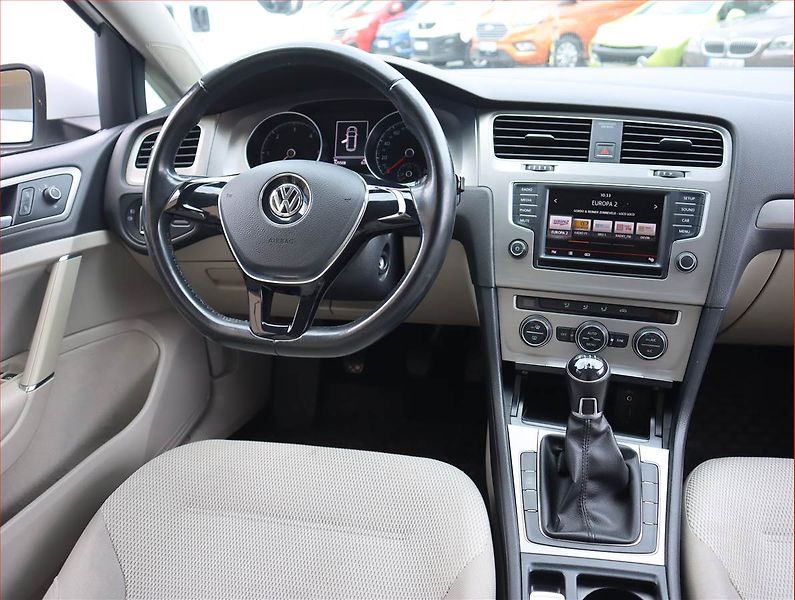 Volkswagen Golf (2015) 1.6 TDI, Tempomat - fotka 7 z 17