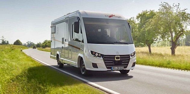Carthago C2 Tourer je luxusní obytňák pro čtyři. Má garáž i obří prostor na spaní. Řídit ho lze i s béčkem., zdroj: se svolením Carthago