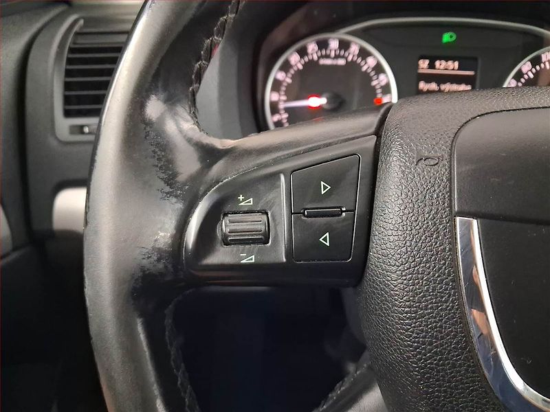 Škoda Octavia (2012) 2.0 TDI, 4X4, Navi, Xenony - fotka 16 z 20